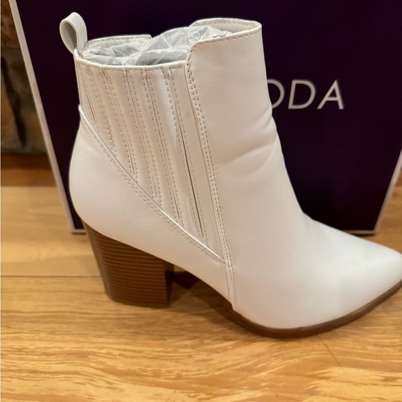 White booties - Picture 3 of 5